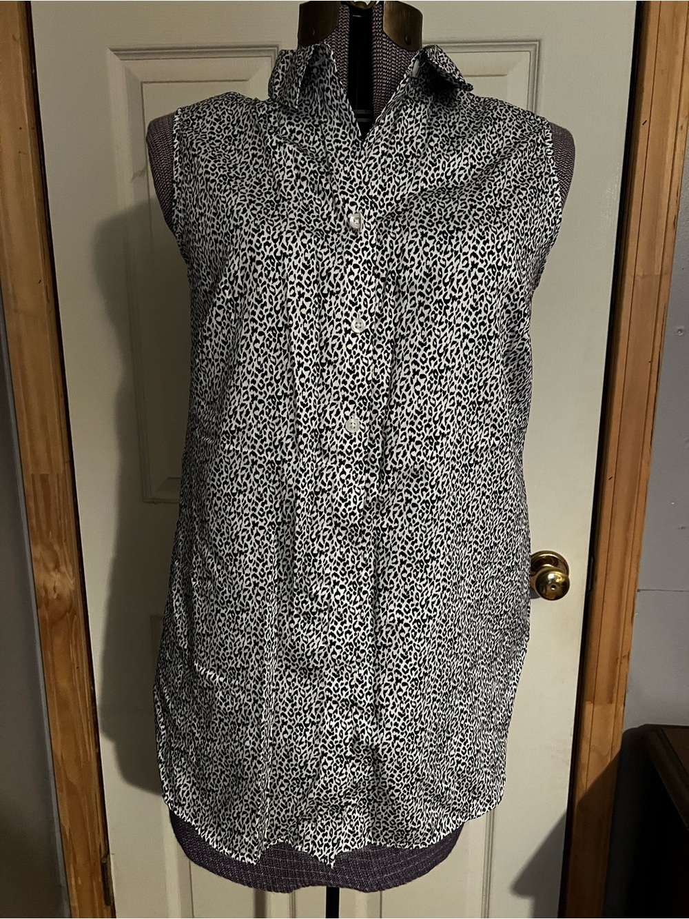 Chico’s size 1, Sleeveless Black and White Animal Print Button-Up Top